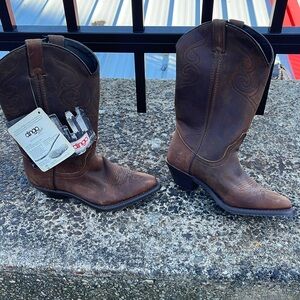 New, Rare Dingo Cowboy Boots